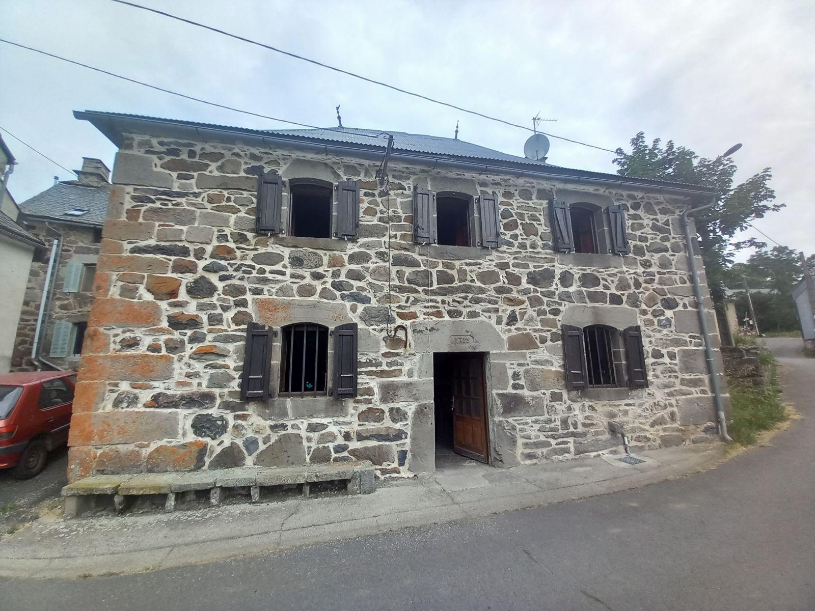 Maison à vendre à Lavigerie (15300)
