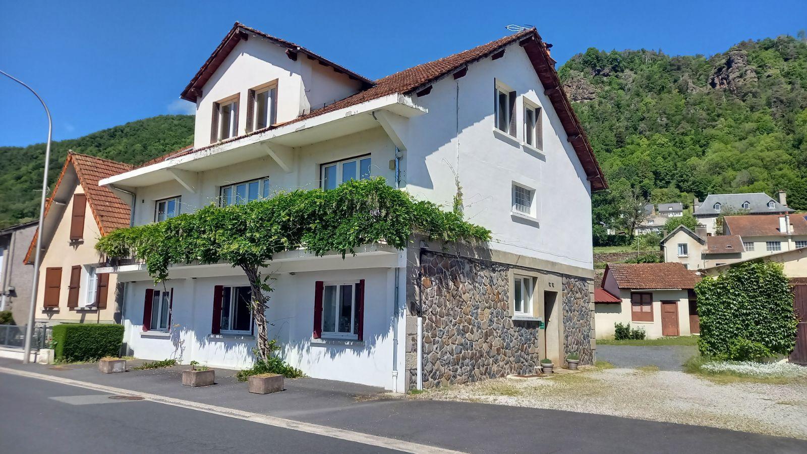 Maison à vendre à Vic-sur-Cère (15800)